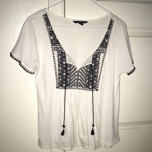 American eagle outfitters white and navy shirt