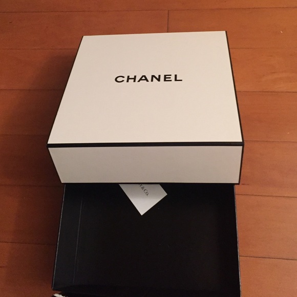 Channel box - Picture 2 of 2