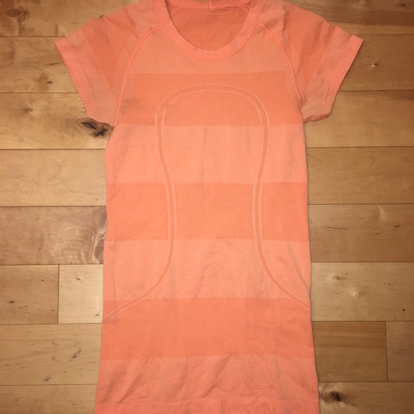 Lululemon t shirt