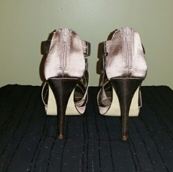 *Brand New* Classy Bronze/taupe Heel - Picture 3 of 4