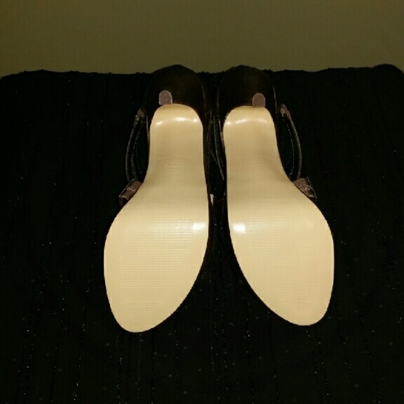 *Brand New* Classy Bronze/taupe Heel - Picture 4 of 4