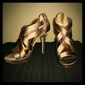 *Brand New* Classy Bronze/taupe Heel