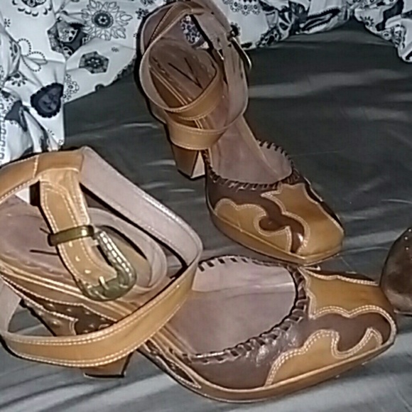 Shoes - Picture 4 of 4