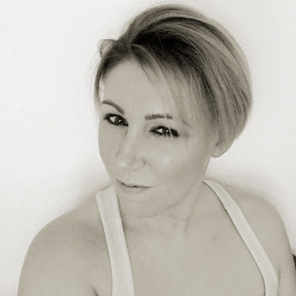 Meet your Posher, Amber - Picture 1 of 1