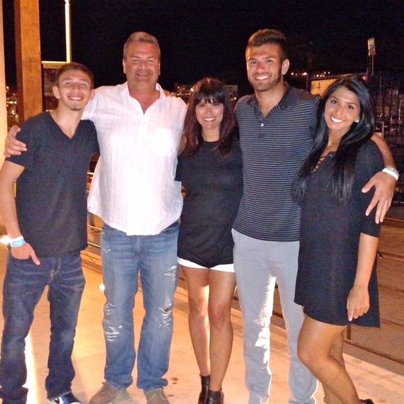 WELCOME TO MY CLOSET - Picture 4 of 8