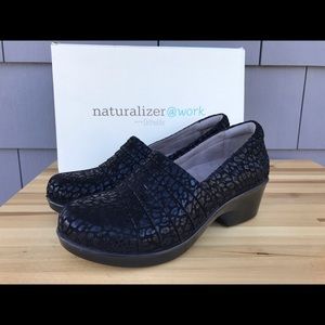 Naturalizer @ Work Professional Clogs Fanfare