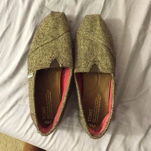 Toms