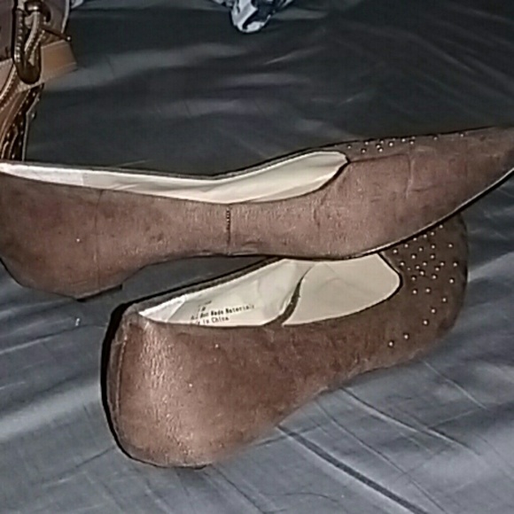Shoes - Picture 4 of 4