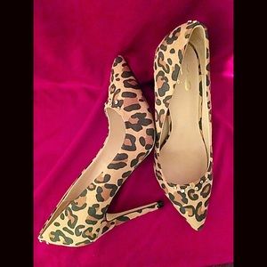 Rhinestone Leopard pumps!!