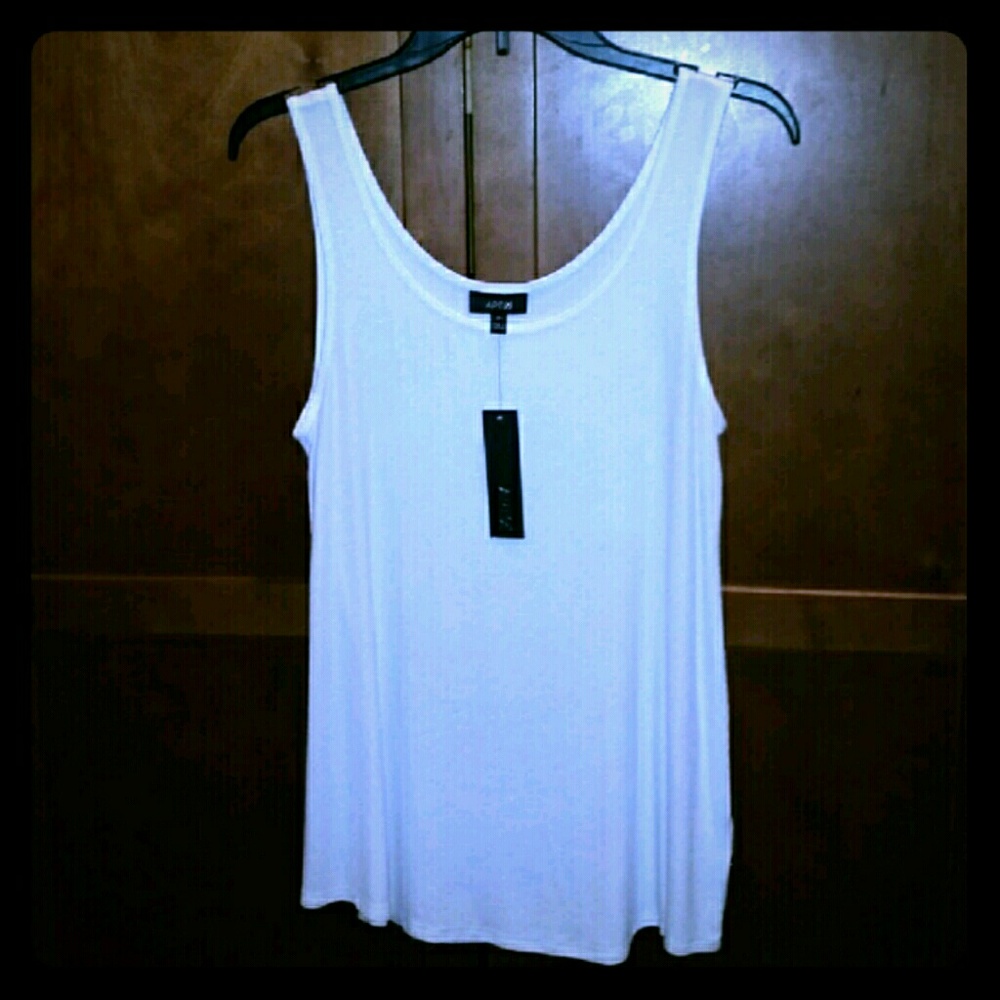 Apt 9 Tank NWT!