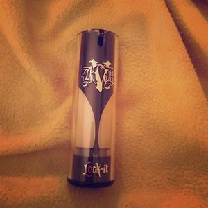 Kat Von D "lock-it" foundation