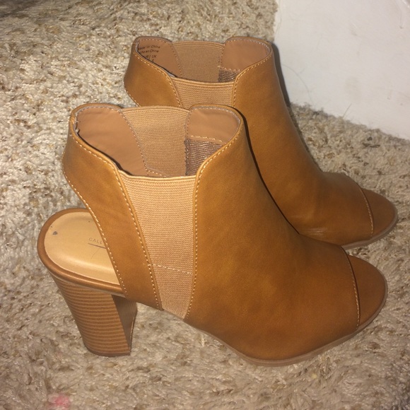 NWOT brown double peep booties