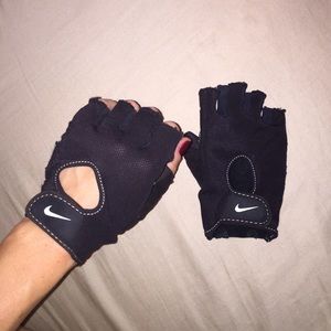 Nike FITDRY Workout Gloves