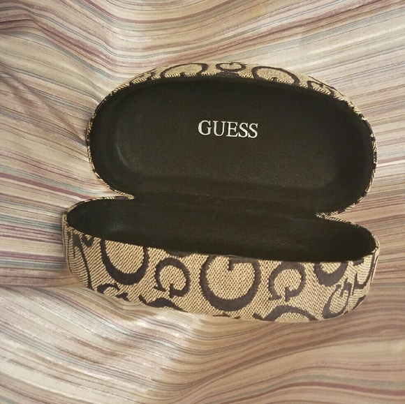 👓GUESS sunglass case
