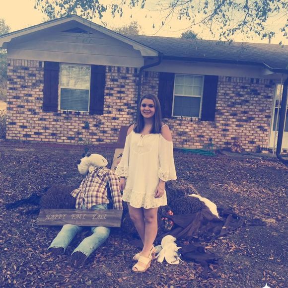 Meet your Posher, Chloe