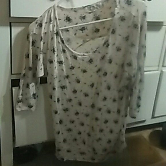 3/4 length sleeve shirt