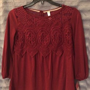 Maroon 3/4 sleeve shirt