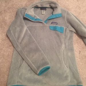 ❌Sold❌Grey and teal Patagonia pull over