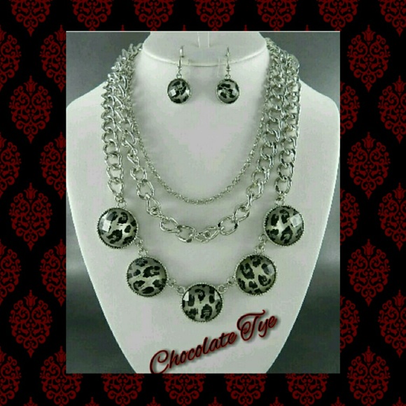Beautiful 3 layered fashion necklace set