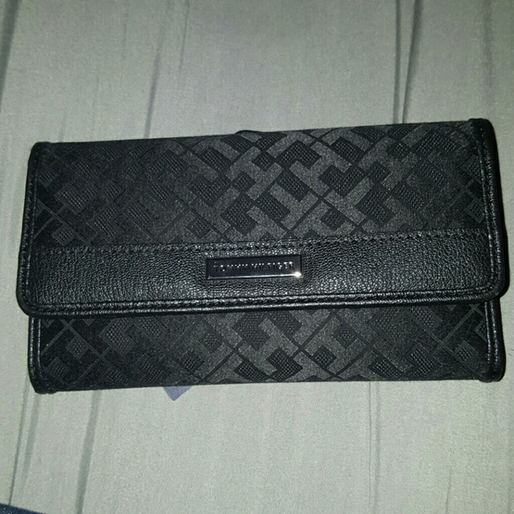Tommy Hilfiger wallet
