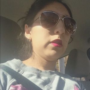 Meet your Posher, Mireya