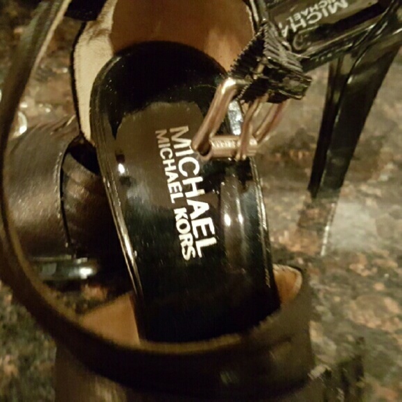 Designer Shoes - Picture 2 of 3