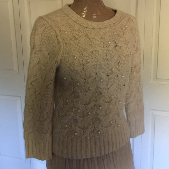 Ann Taylor Sweaters - 2/30$ PEARL EMBELLISHED SWEATER🎀 Ann Taylor Sweaters - 2/30$ PEARL EMBELLISHED SWEATER🎀