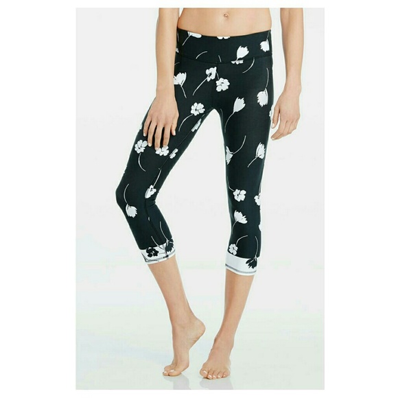 Fabletics Salar Capri in Wildflower