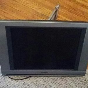 19" Sylvania TV w/ Wall Mount already installed!