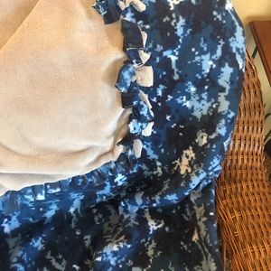Tie knot navy camo blanket