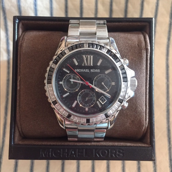 Michael Kors Watch - Picture 2 of 2