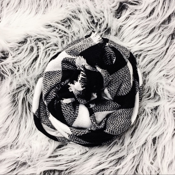 Karis' Kloset Accessories - NEW | Black and white plaid blanket scarf