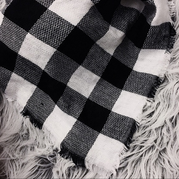 NEW | Black and white plaid blanket scarf - Picture 2 of 3