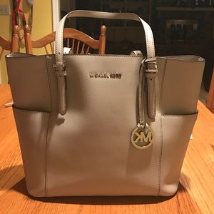 Michael Kors Jet Set Tote Large