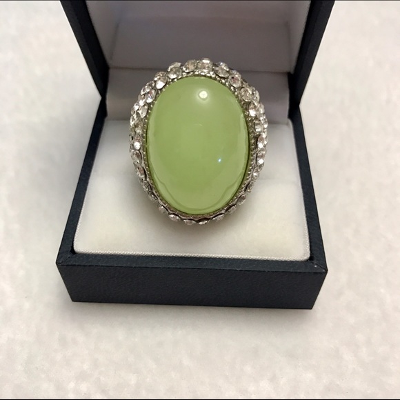 Forever 21 Jewelry - *Last Chance!* Beautiful Fashion Statement Ring!