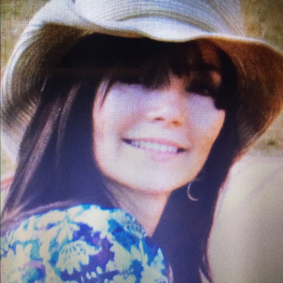 Meet your Posher, Tracy - Picture 2 of 2