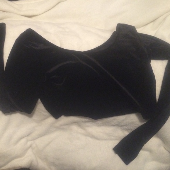Velvet long sleeve crop top