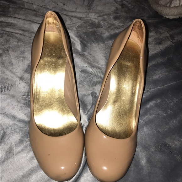 Jessica Simpson nude round toes heels