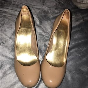 Jessica Simpson nude round toes heels