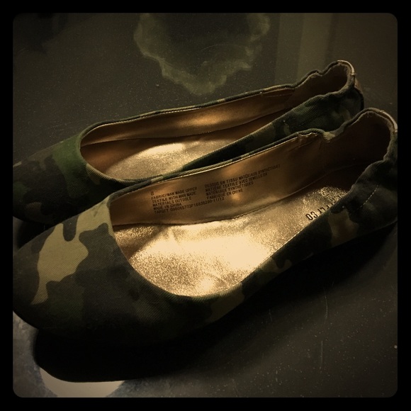 Camo Flats size 8