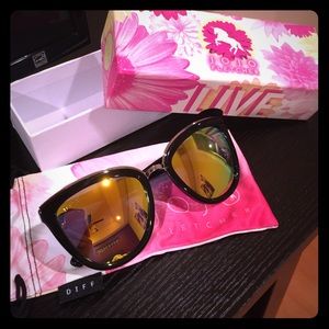 DIFF Eyewear "Live Loud"