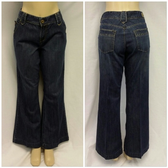 Levi's Denim - 40% BUNDLE DISCOUNT! FREE SHIPPING ON BUNDLES!