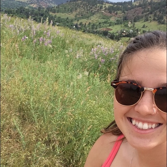 Meet your Posher, Kristen - Picture 1 of 1