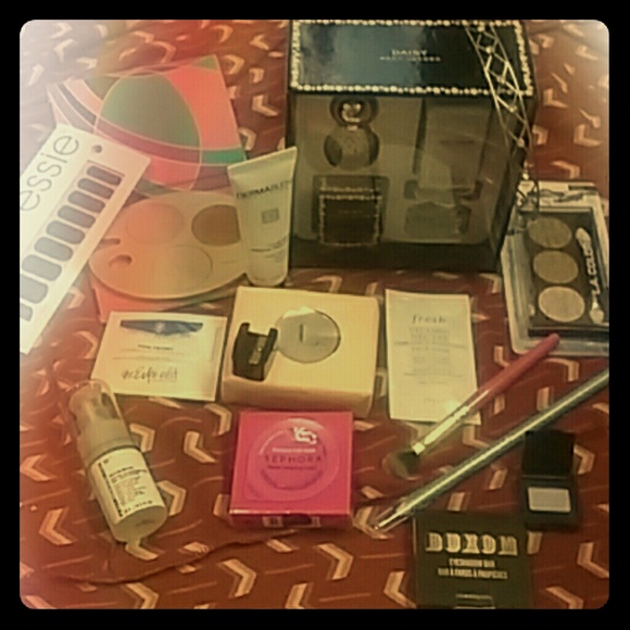 Sephora makeup and fragrance bundle.