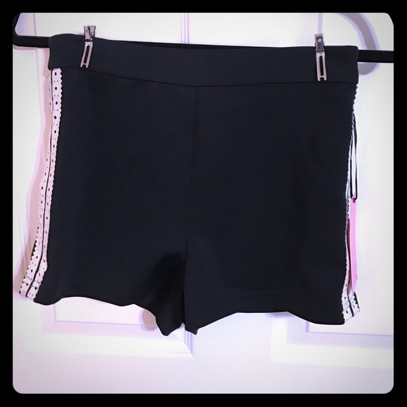 Forever 21 stretchy black shorts