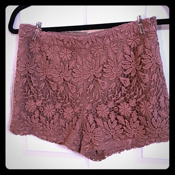 Forever 21 lace beige shorts with zipper