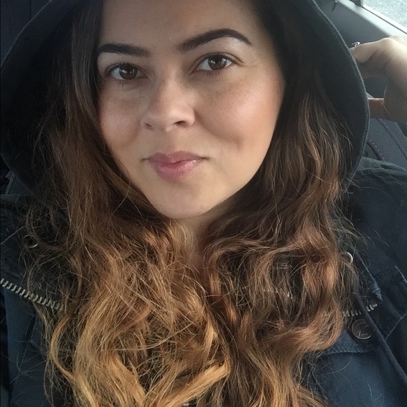 Meet your Posher, Alicia - Picture 1 of 1