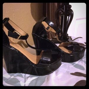 Black wedges sandals!