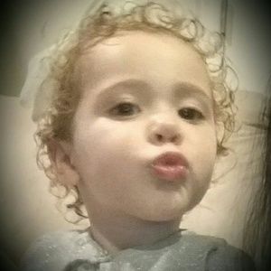 Meet your Posher, Raquel