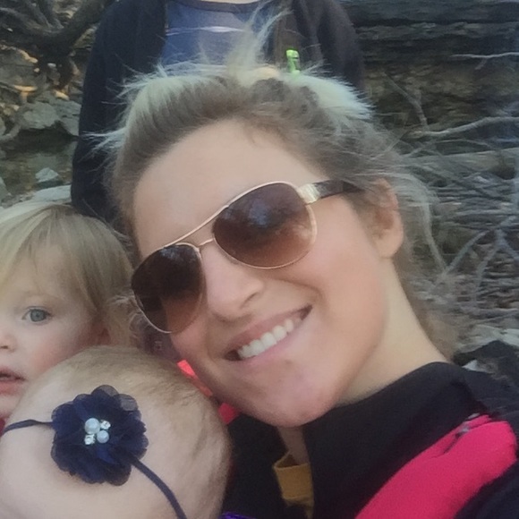 Meet your Posher, Nicole - Picture 1 of 1